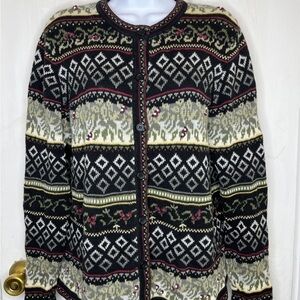 Women’s Black and White Patterned Sweater